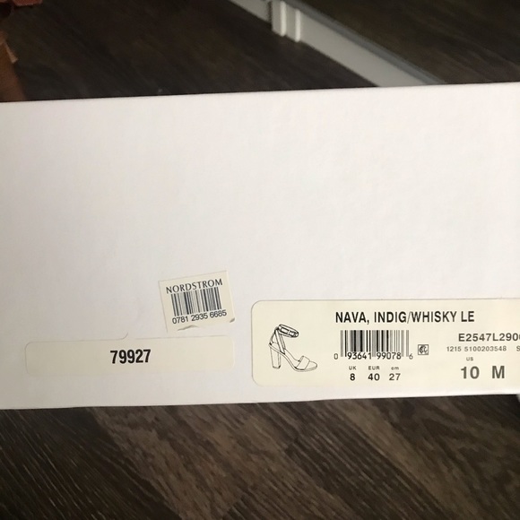 Vince ‘Nava’ ankle strap leather heeled sandals - Picture 8 of 8